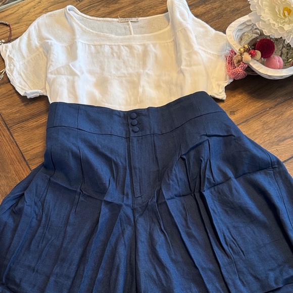 Women's Blue High-Waisted Linen Shorts - Picture 2 of 2